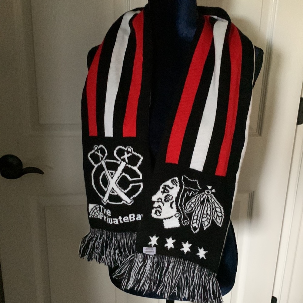 BLACKHAWKS SCARF - Picture 8 of 8